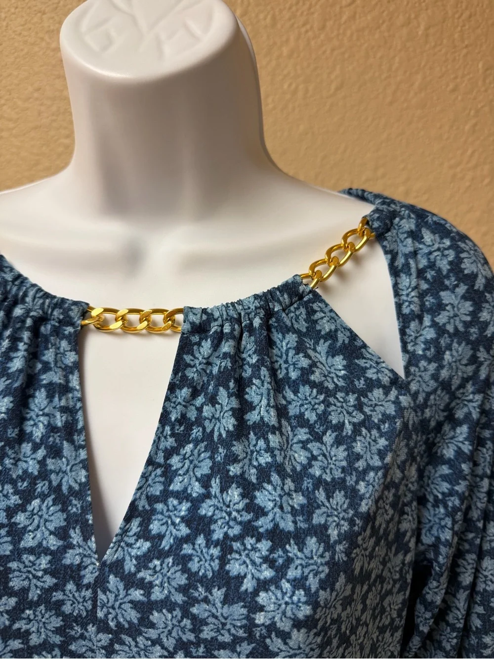 4/$20 Michael Kors Women's Blue Floral Chain-Accent Long Sleeve Top